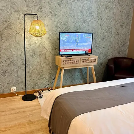 Les Suites Du Tacot Climatisees A Brantome Guest house Brantome